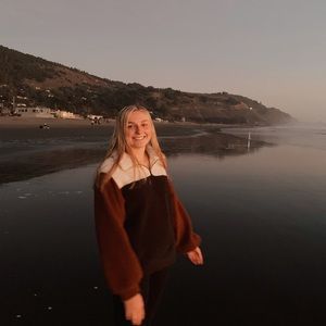 brand: universal thread // fluffy quarter zip